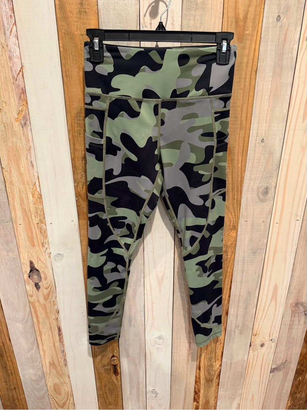 Zyia Active green and black camouflage “Light n Tight" With Pockets Size 4.